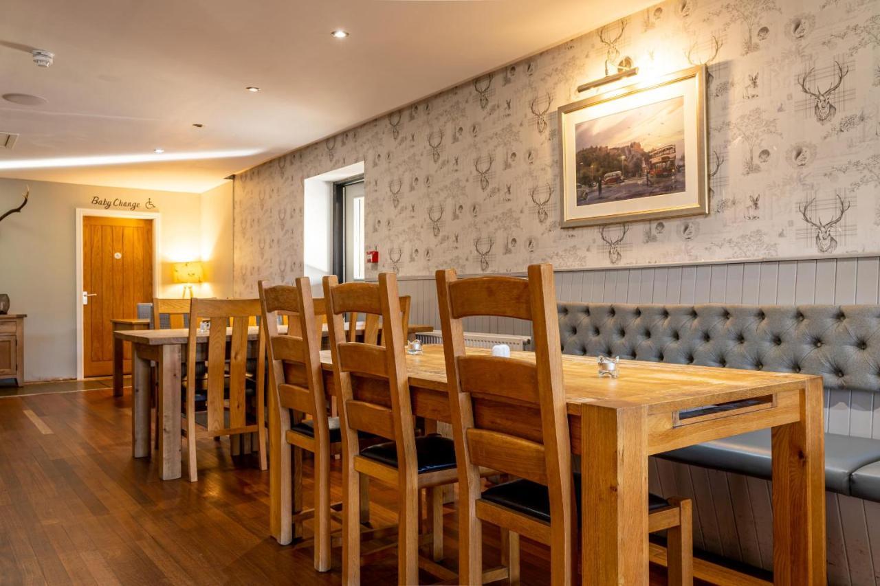 The Juniperlea Inn Pathhead Екстериор снимка